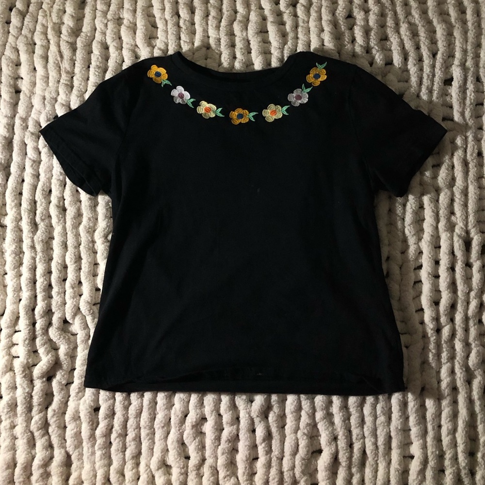 Black flowers top